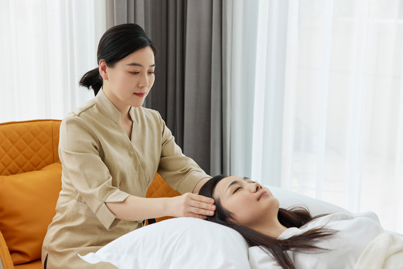 找月嫂都需要了解什么？从业10年，我劝你别只盯着价格和证书